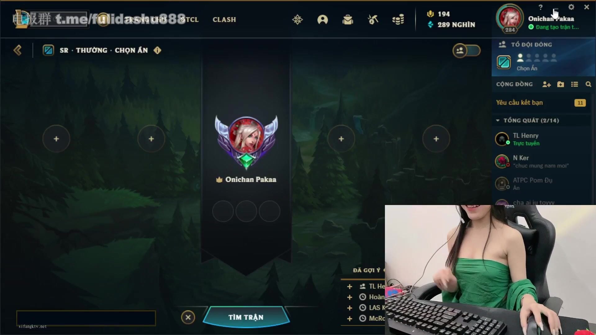 Stripchat Junaaa e teen đa tài đa nghệ vừa live đánh liên minh vừa show hàng ngon p3